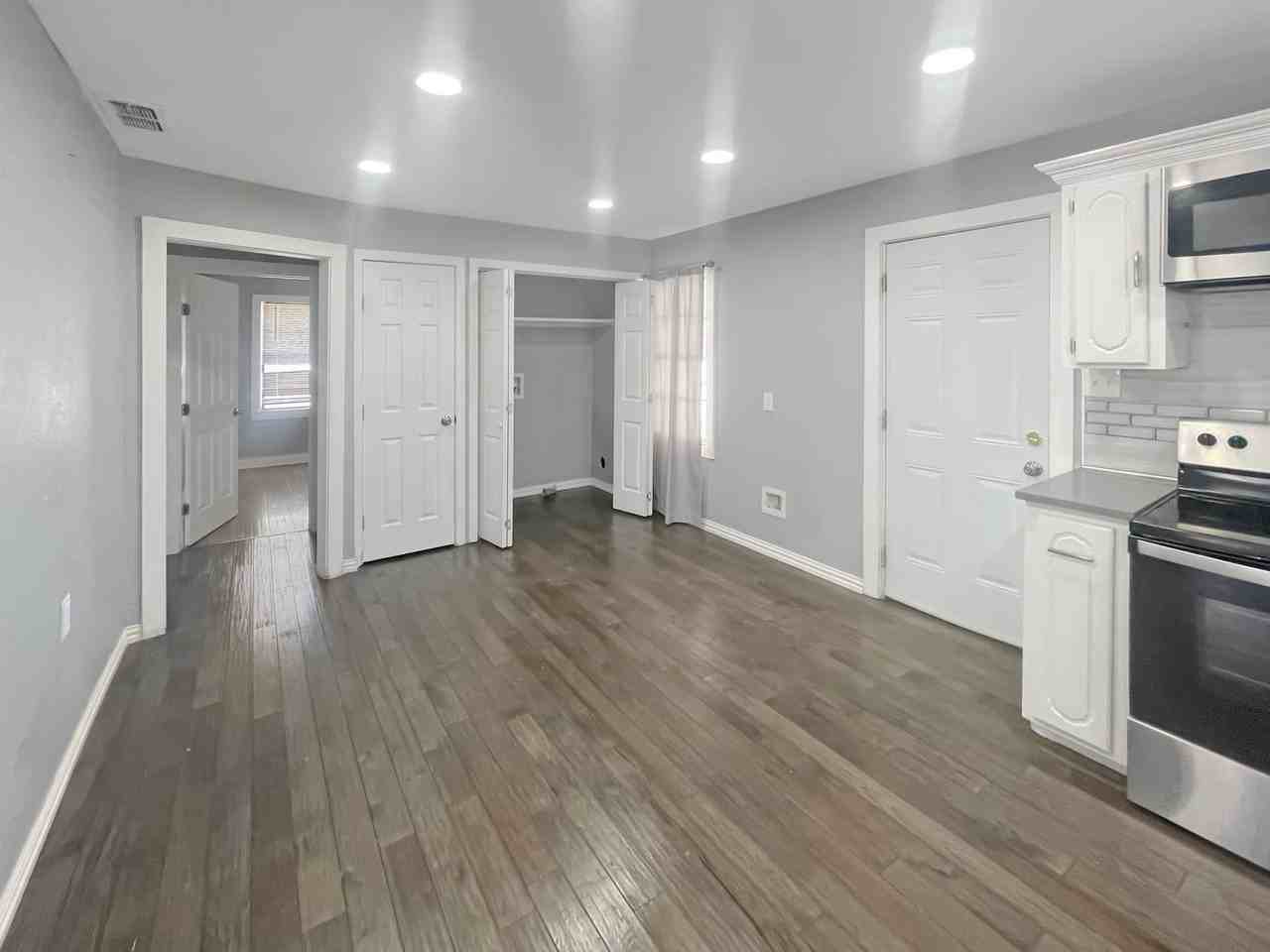 312 E Sanger St - Photo 3 of 7