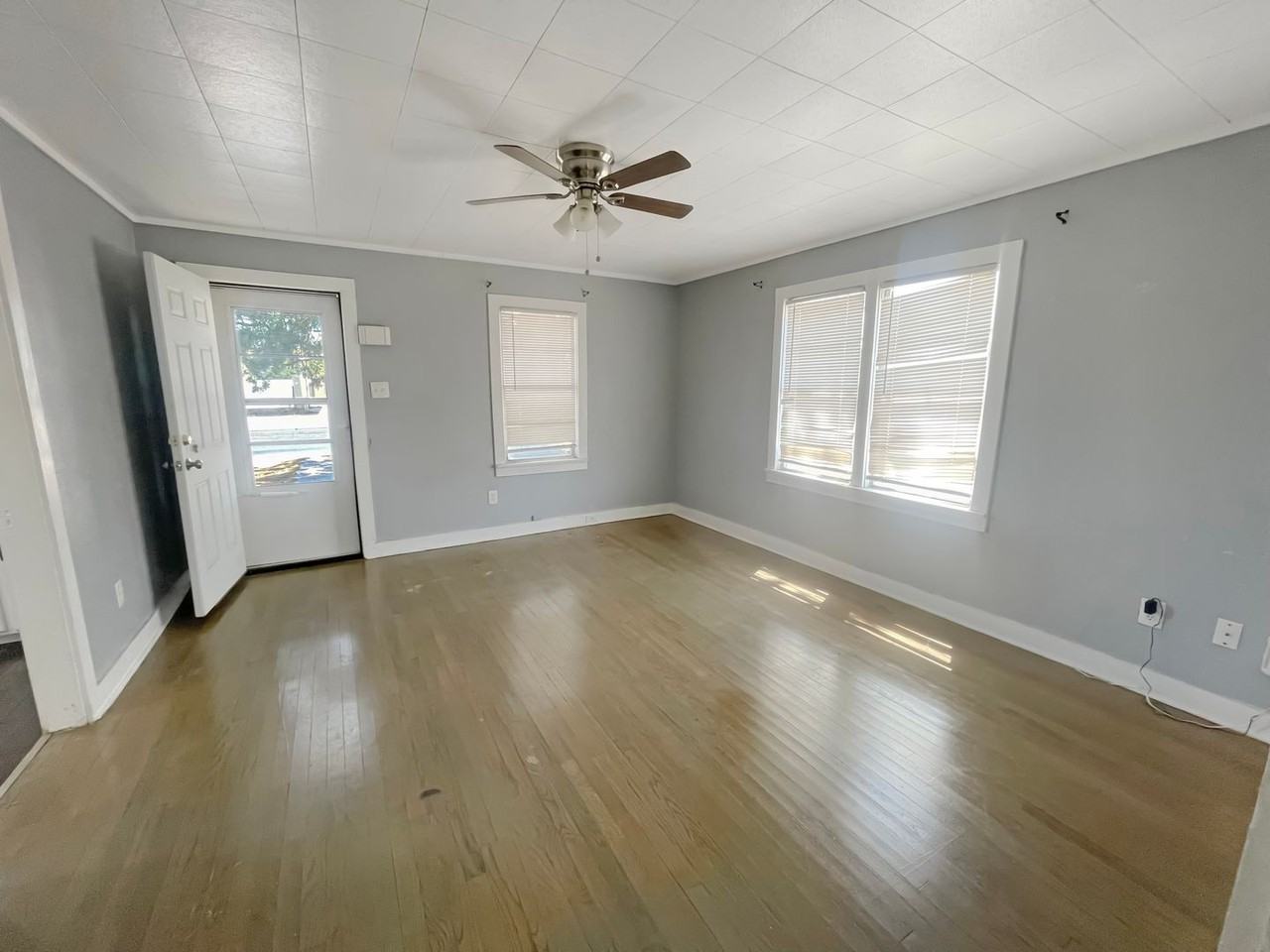 312 E Sanger St - Photo 6 of 7