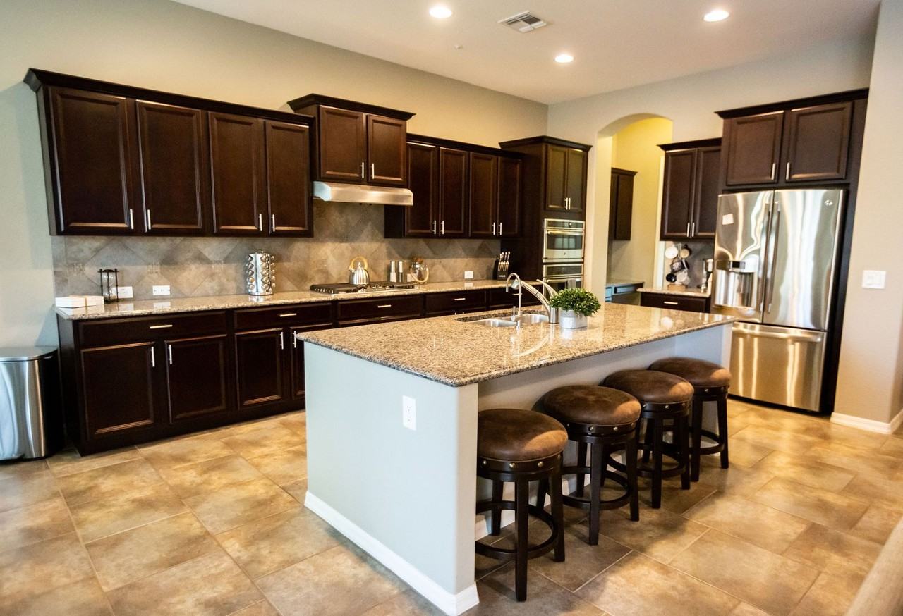 6331 S Fresno St - Photo 3 of 30