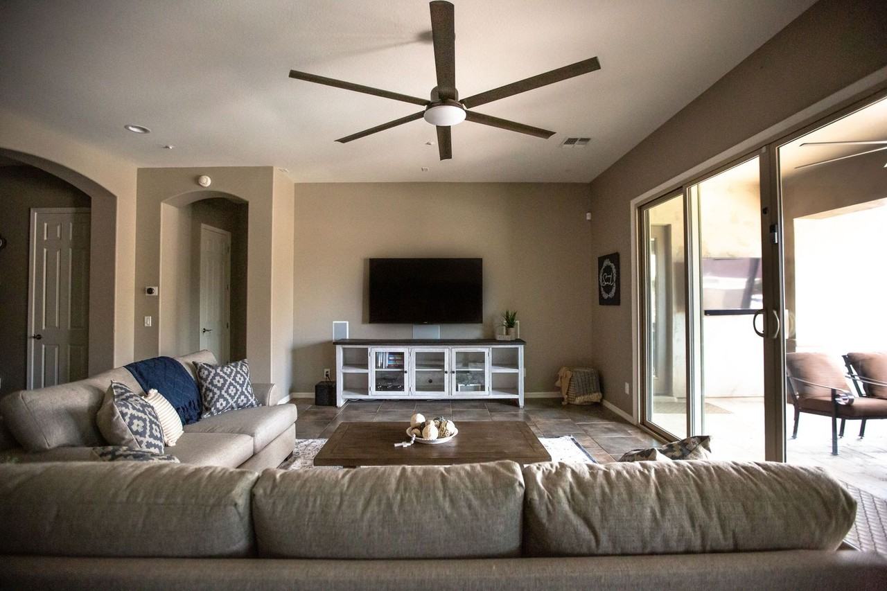 6331 S Fresno St - Photo 7 of 30