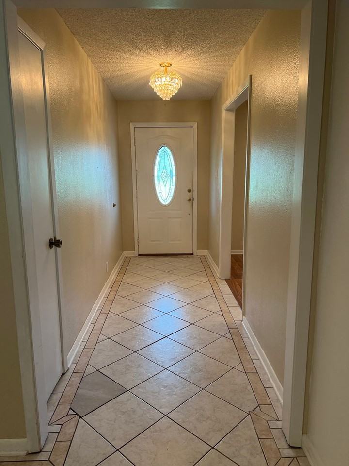 142 Janice Ln - Photo 2 of 12