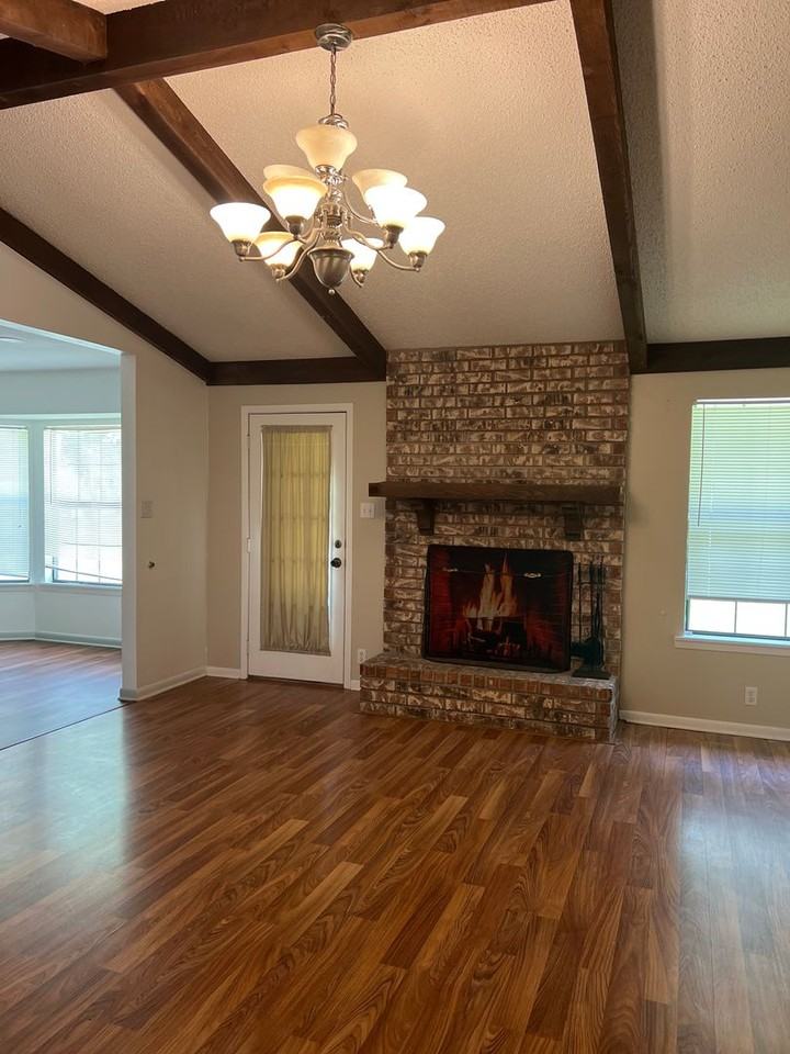 142 Janice Ln - Photo 3 of 12
