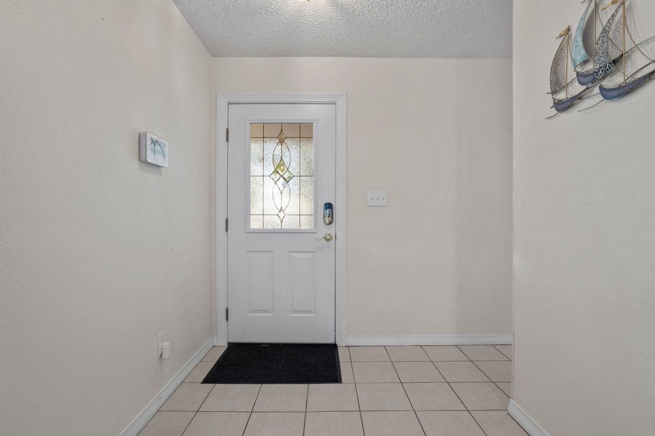 1705 Seagull Ave - Photo 5 of 36