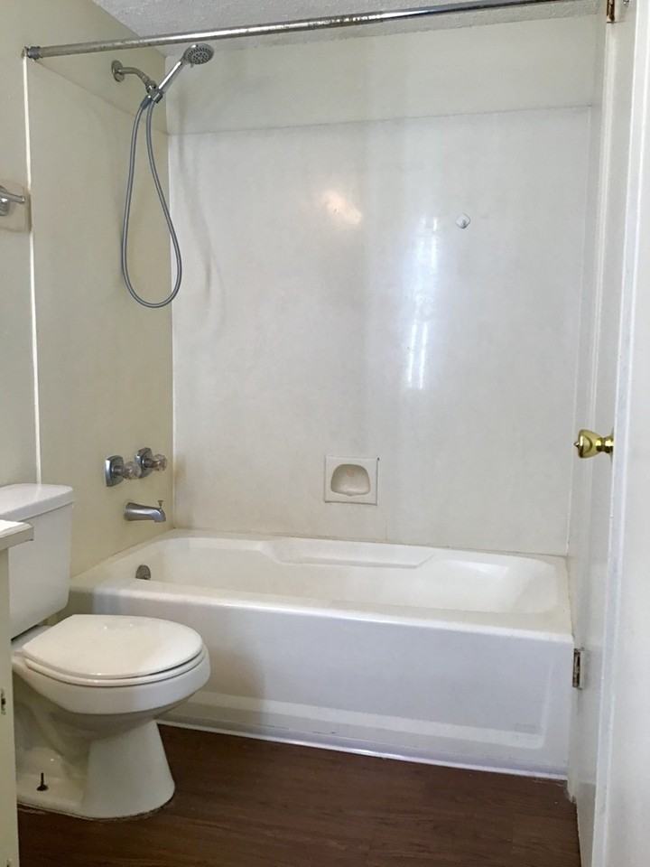 8220 Governor Dr Apt A - Photo 3 of 22