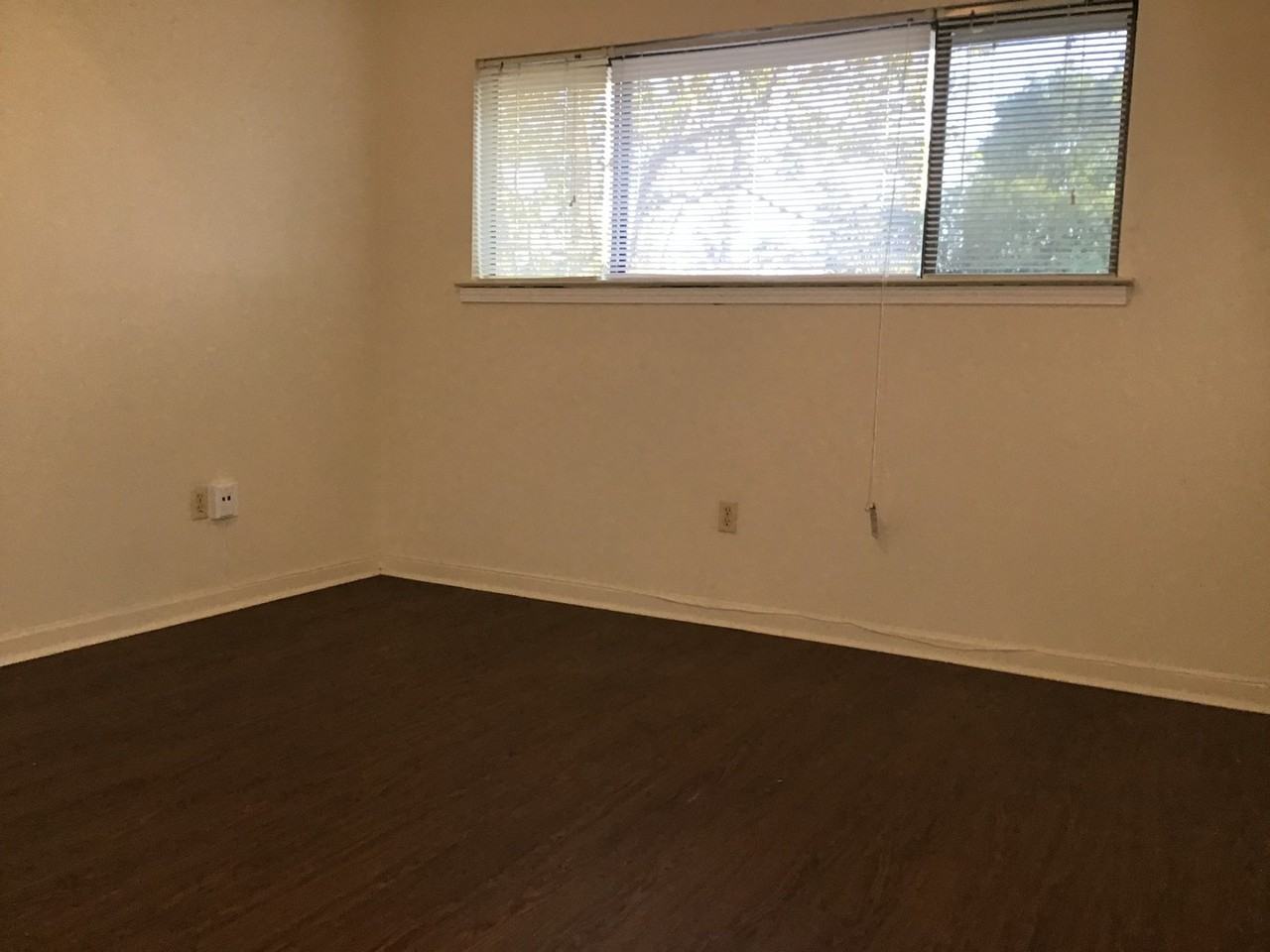 8220 Governor Dr Apt A - Photo 4 of 22