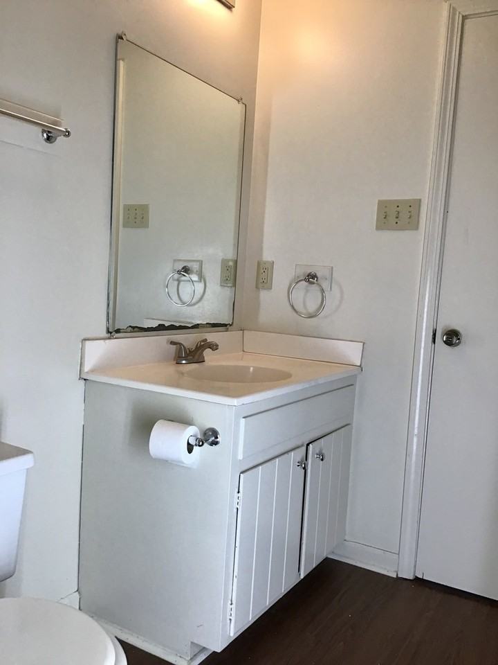 8220 Governor Dr Apt A - Photo 5 of 22