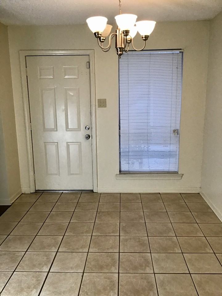 8220 Governor Dr Apt A - Photo 6 of 22