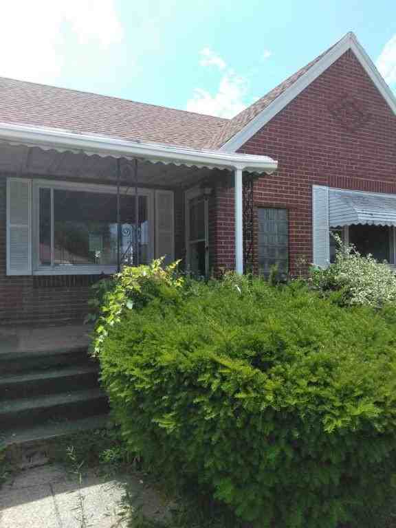 133 Tudor Rd - Photo 2 of 13