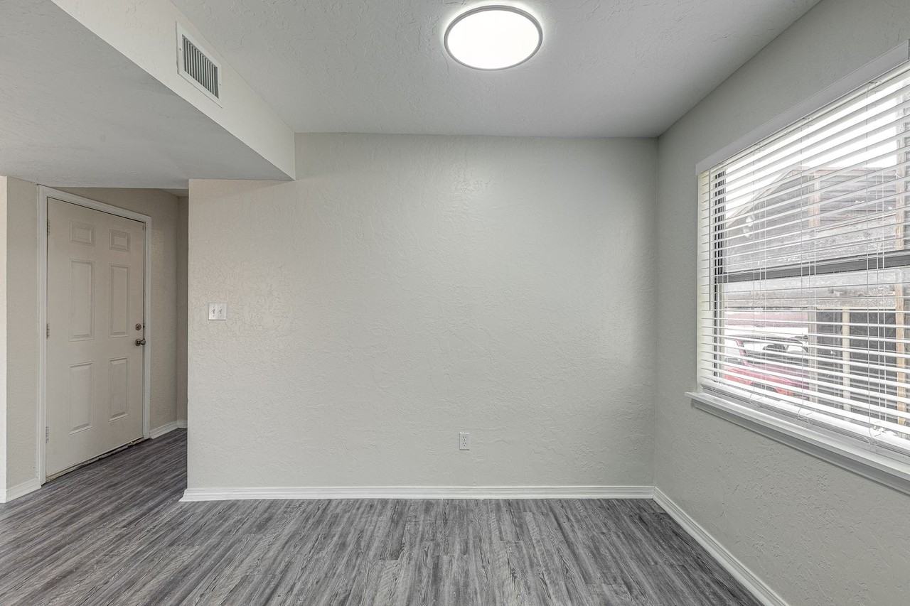 4010 Nw Ozmun Ave #4010C - Photo 6 of 34