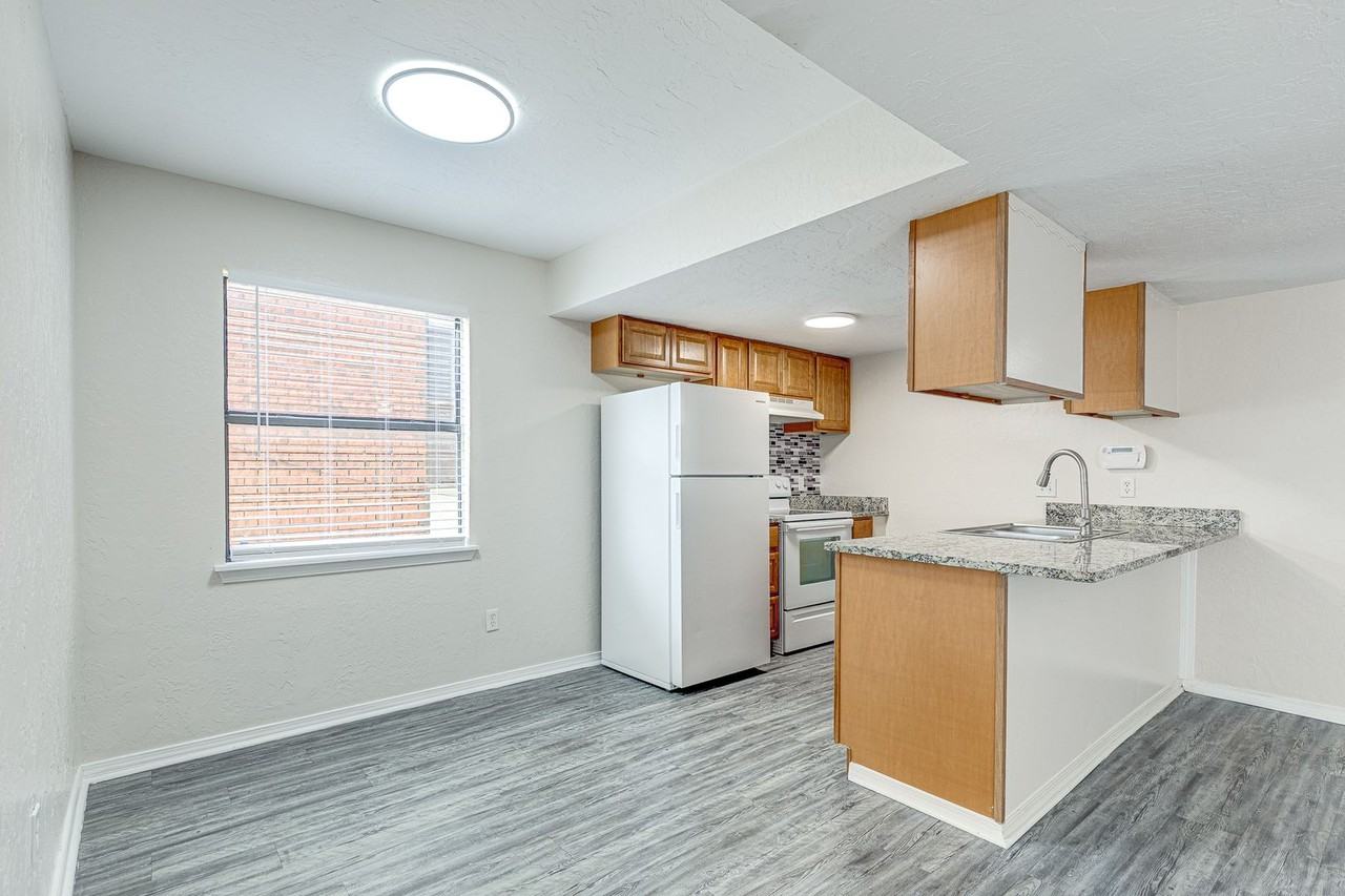 4010 Nw Ozmun Ave #4010C - Photo 7 of 34