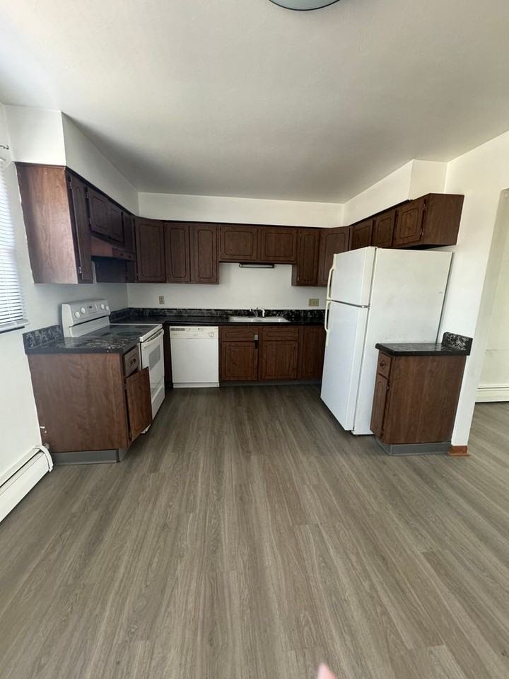 204 E South St - Photo 2 of 8