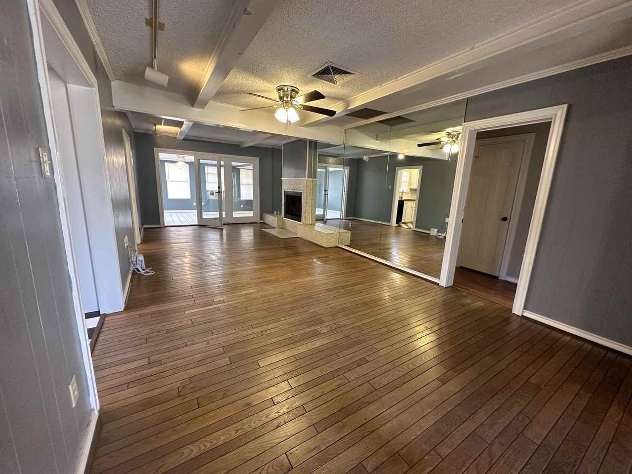 2812 21st St - Photo 6 of 21