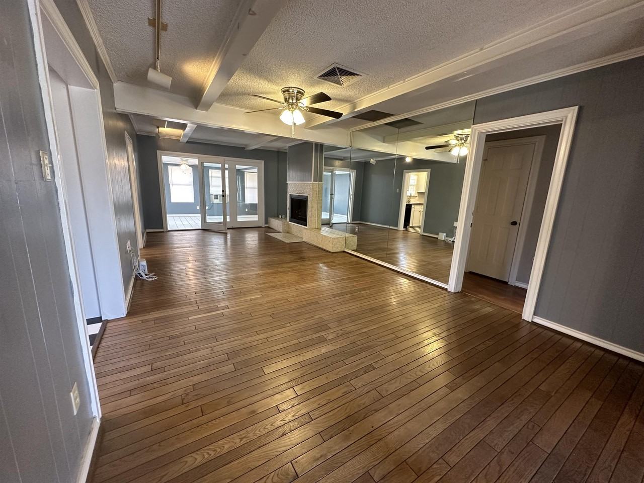 2812 21st St - Photo 4 of 21