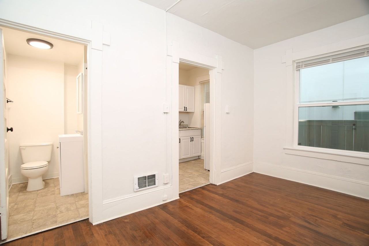 1717 12th Ave - Photo 3 of 7