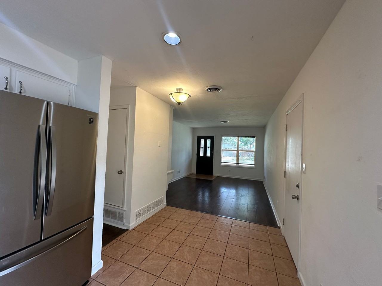 330 E Wilson Ave - Photo 3 of 19