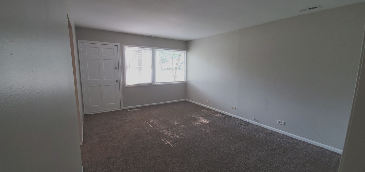 16792 Western Ave - Photo 2 of 12