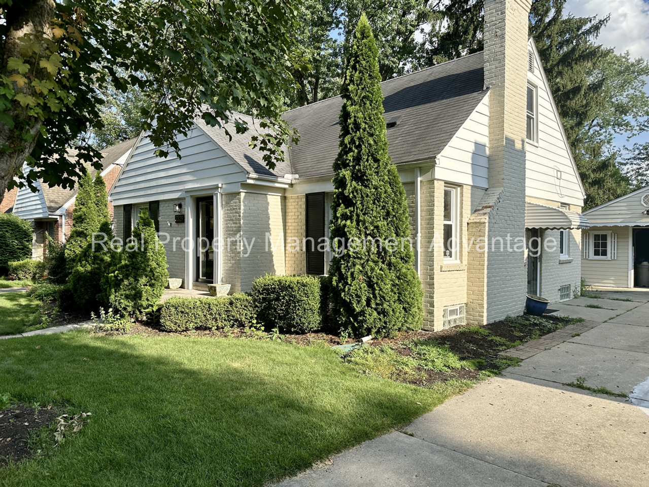 13329 Kingston Ave - Photo 2 of 23