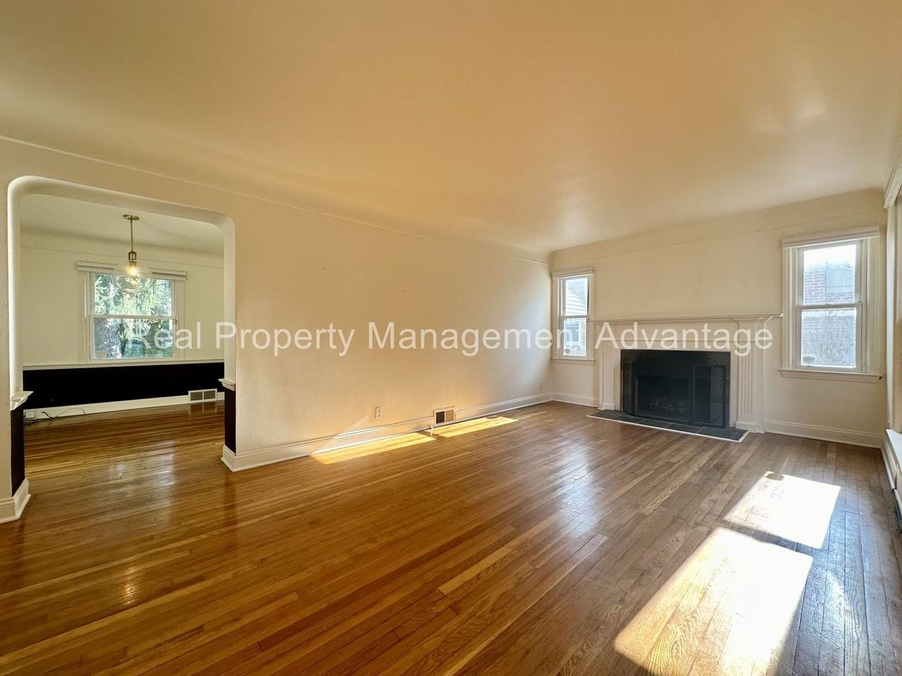 13329 Kingston Ave - Photo 3 of 23