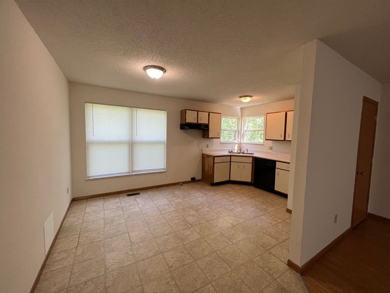615 Portsmouth Dr - Photo 5 of 21