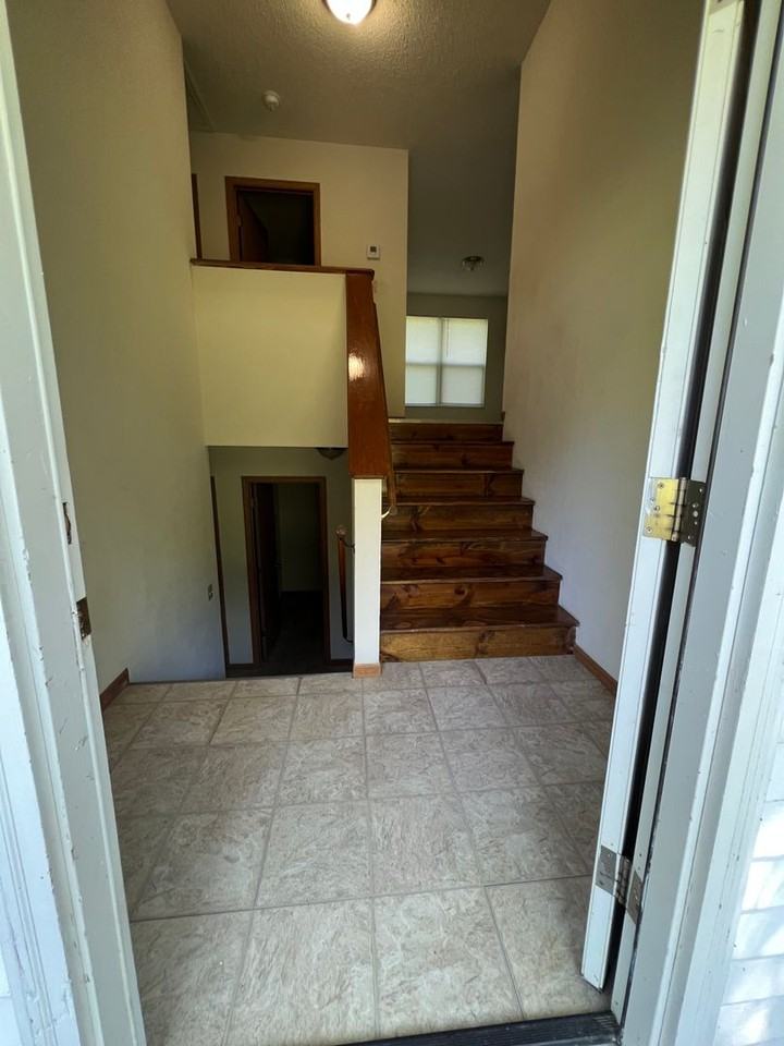 615 Portsmouth Dr - Photo 6 of 21