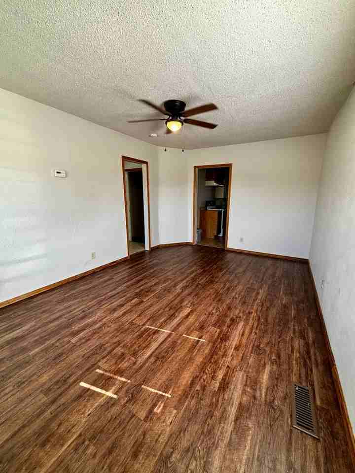 110 E Jenkins St - Photo 7 of 18