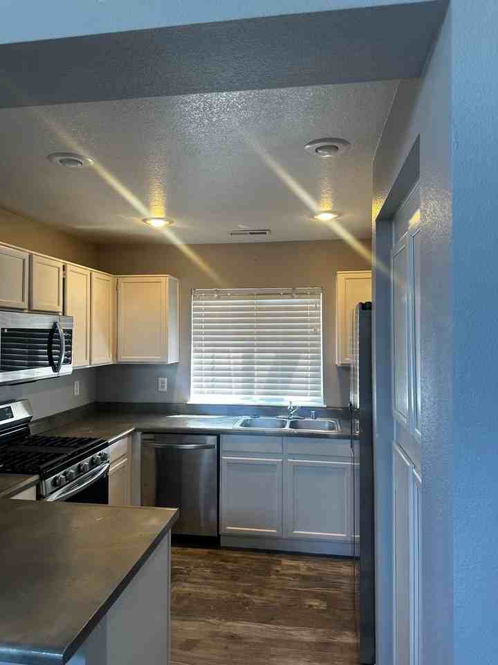 4517 Park Rose Cir - Photo 7 of 19