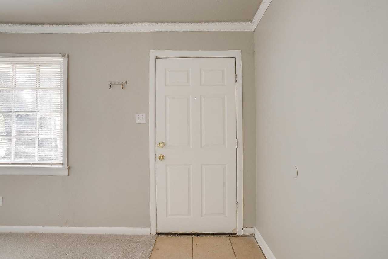 5608 Trail Lake Dr - Photo 3 of 20