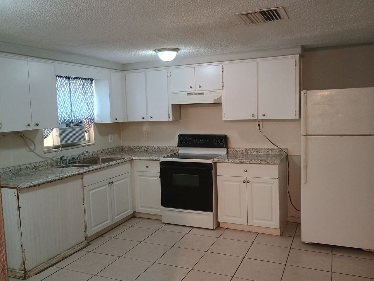 #758-760 Loras St. - Photo 2 of 16