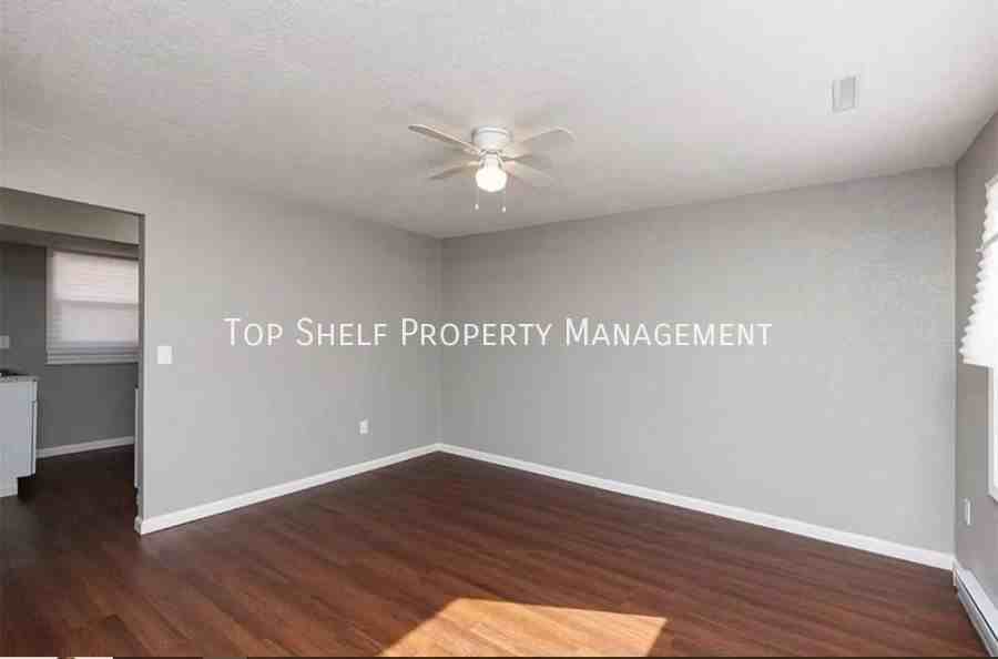 844 Walker St - Photo 3 of 10