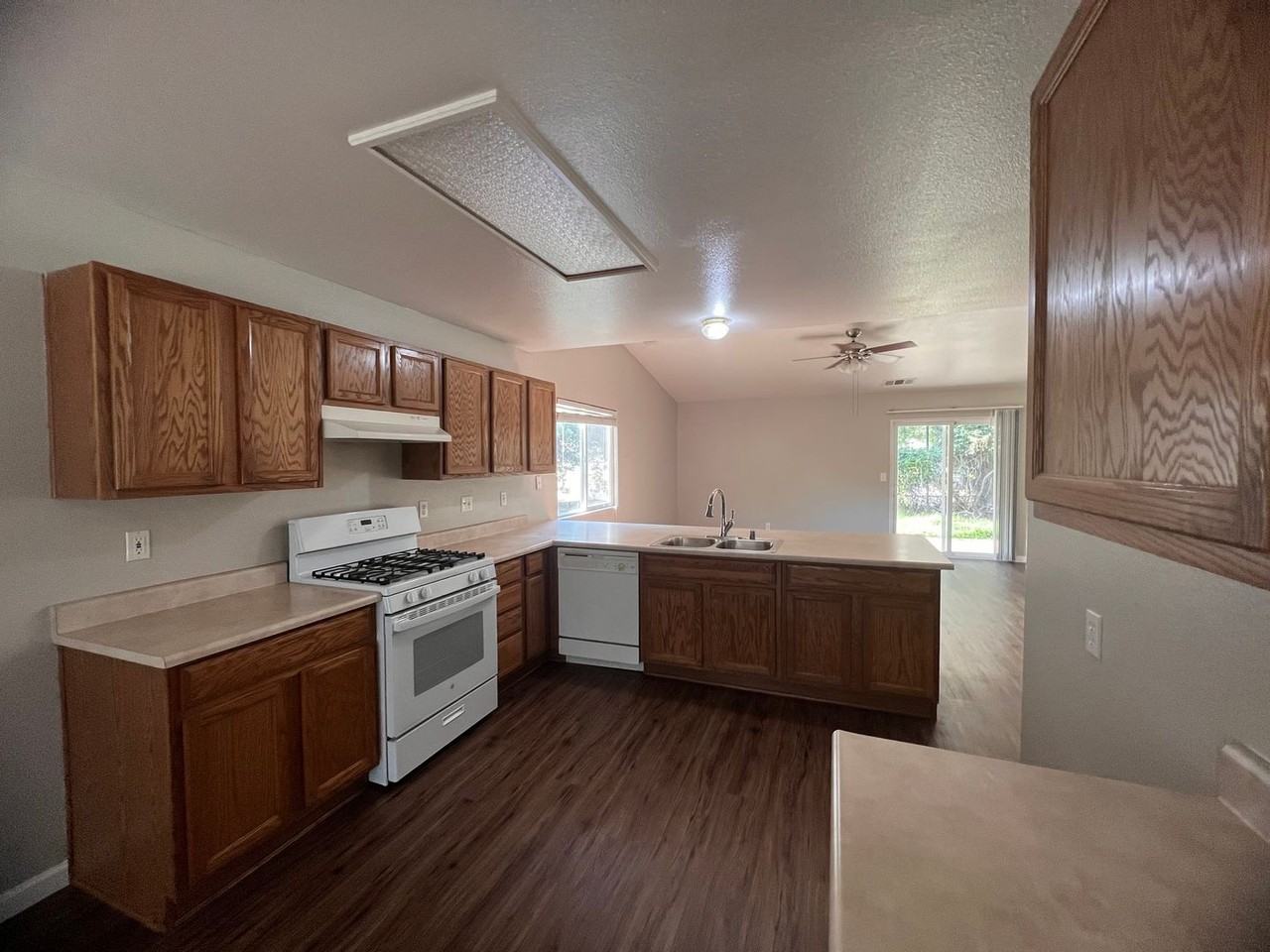 1692 Mount Whitney Ave - Photo 2 of 17
