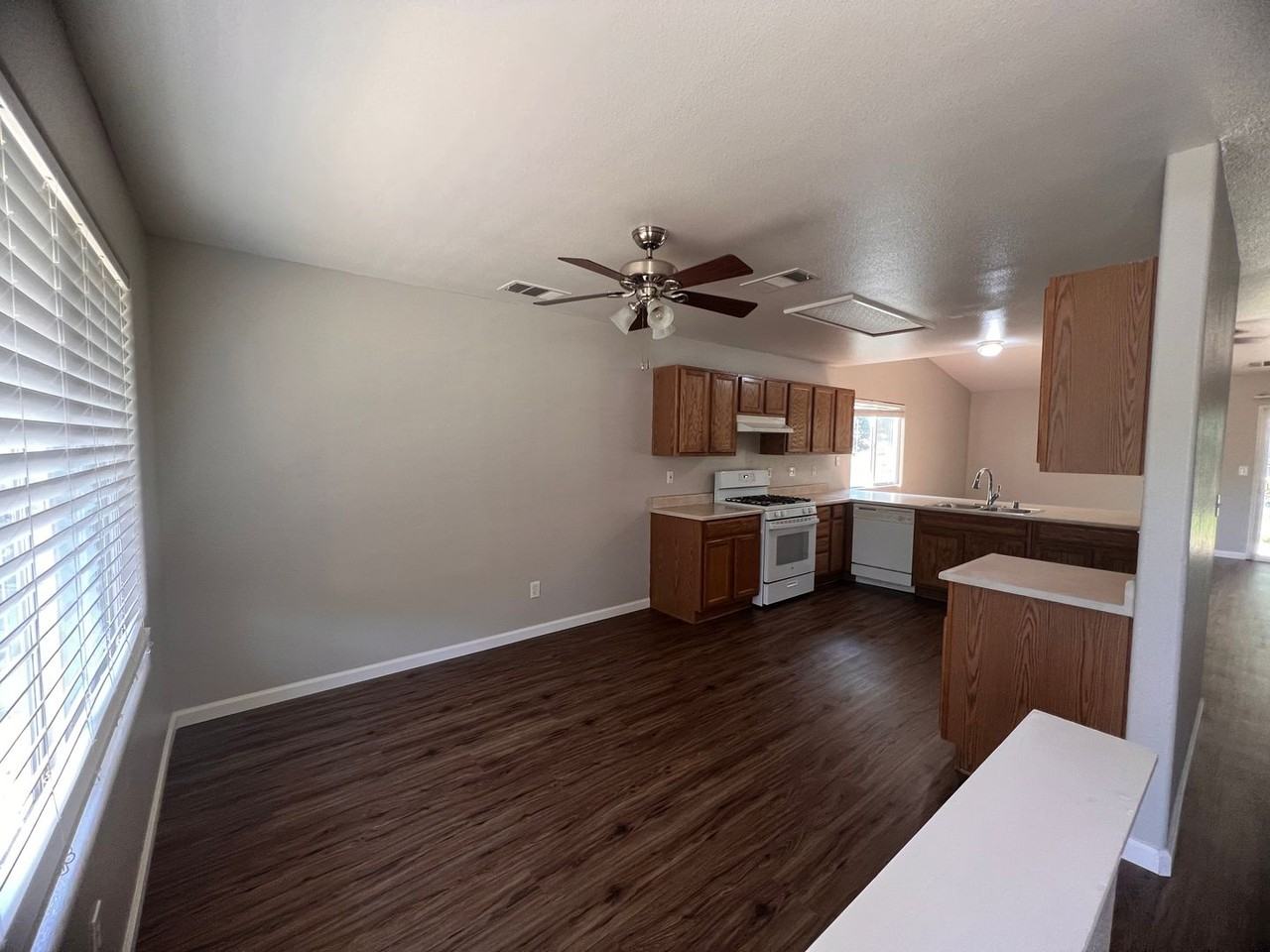 1692 Mount Whitney Ave - Photo 4 of 17