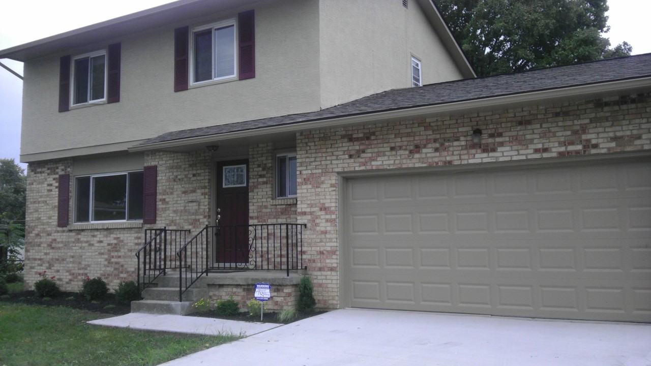 2124 Seaforth Pl - Photo 2 of 17