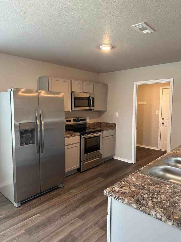 203 Logan Dr - Photo 6 of 24