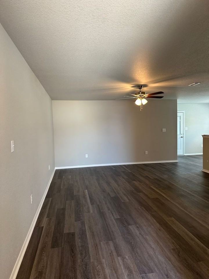 203 Logan Dr - Photo 7 of 24