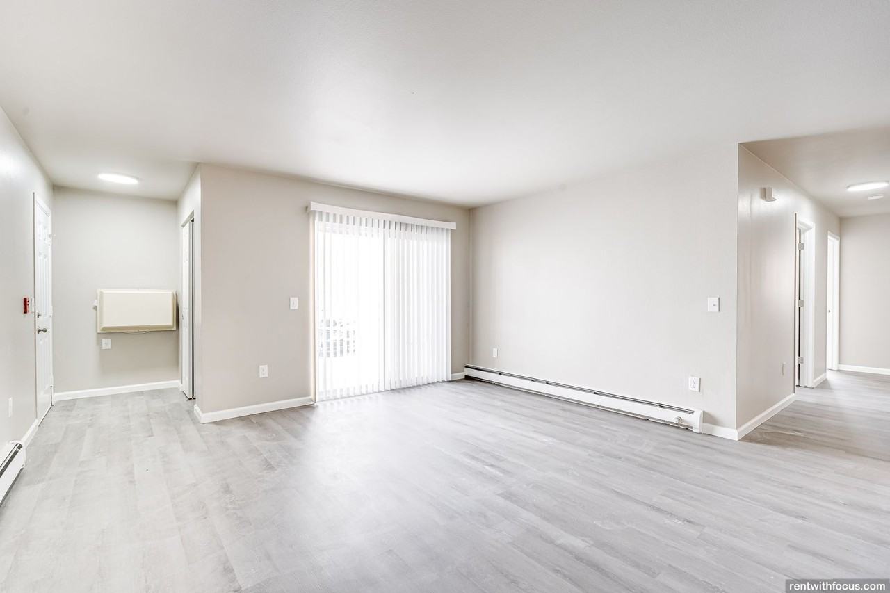 The District - 105 - Photo 2 of 12