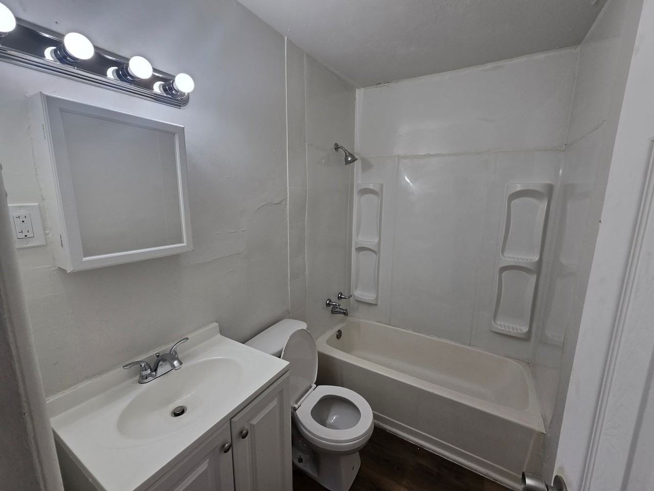 1900 Se Pennsylvania Ave - Photo 3 of 6