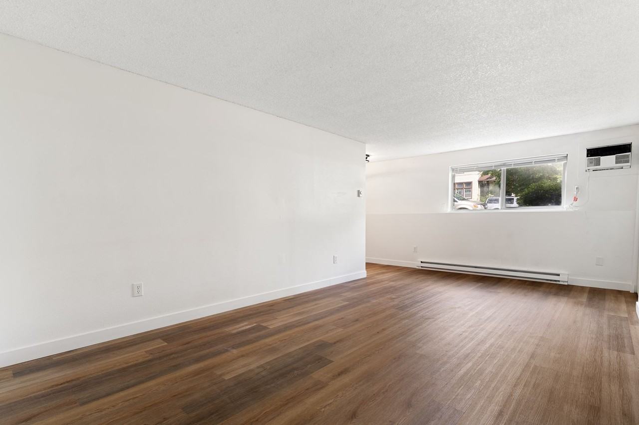 1036 E Desmet Ave - Photo 4 of 29