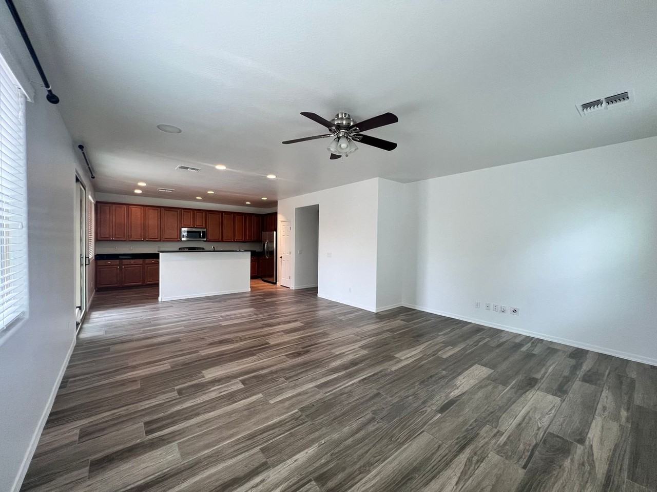 11045 E Starkey Ave - Photo 2 of 35