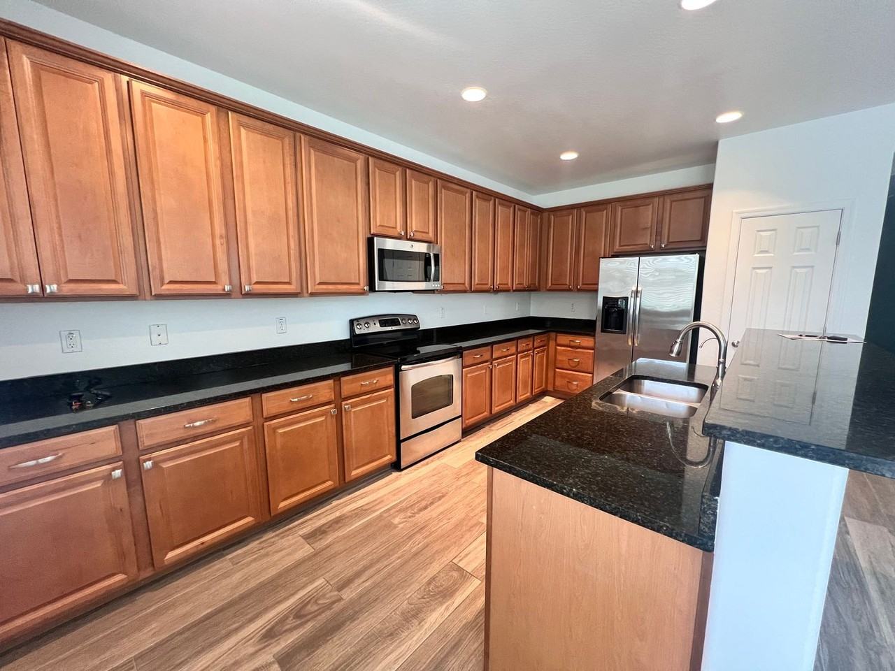 11045 E Starkey Ave - Photo 4 of 35