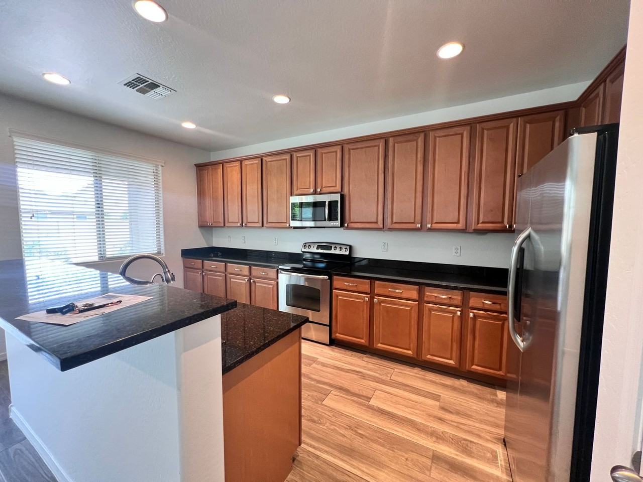 11045 E Starkey Ave - Photo 5 of 35