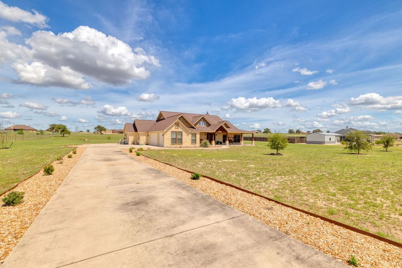 185 Triple R Dr - Photo 3 of 28