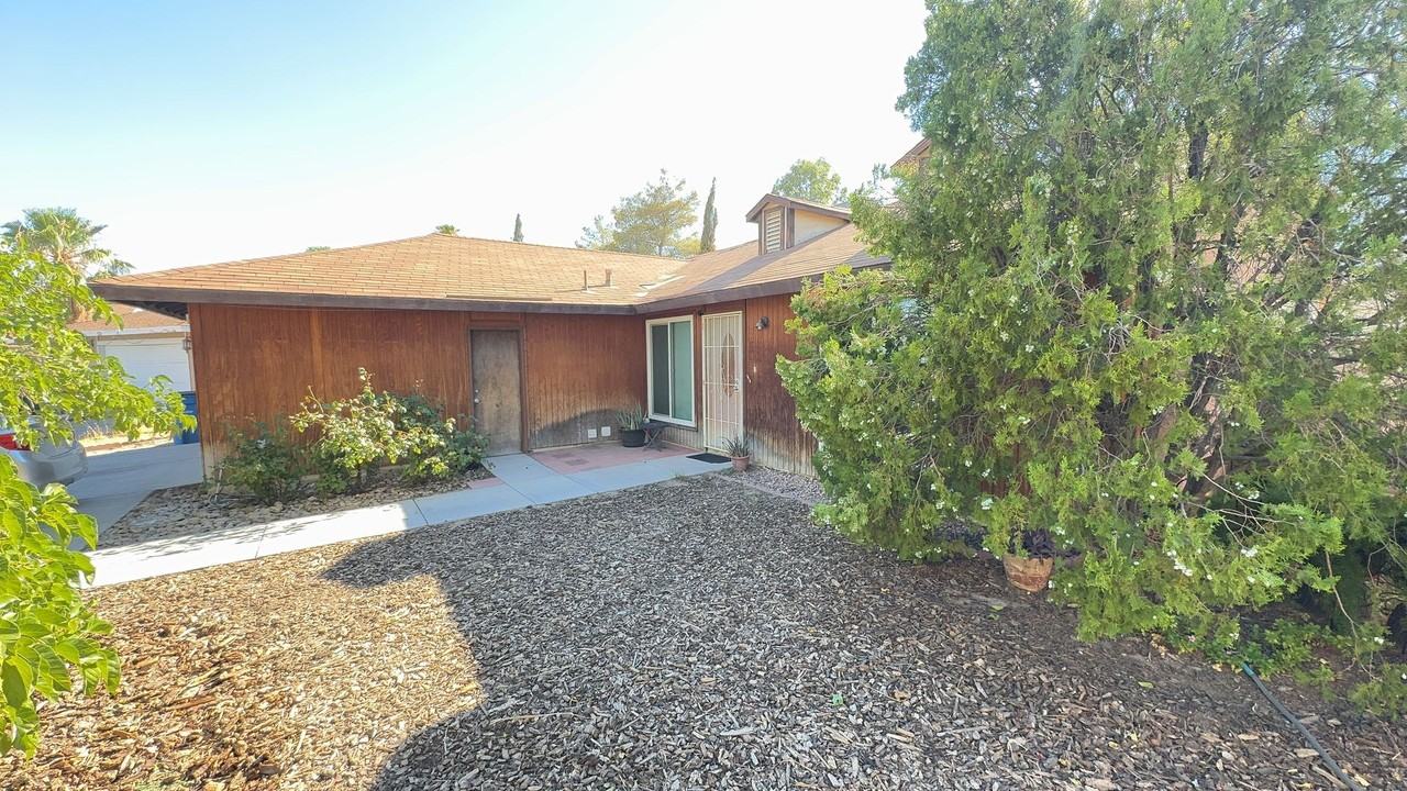 5828 Divers Cove Way - Photo 2 of 12