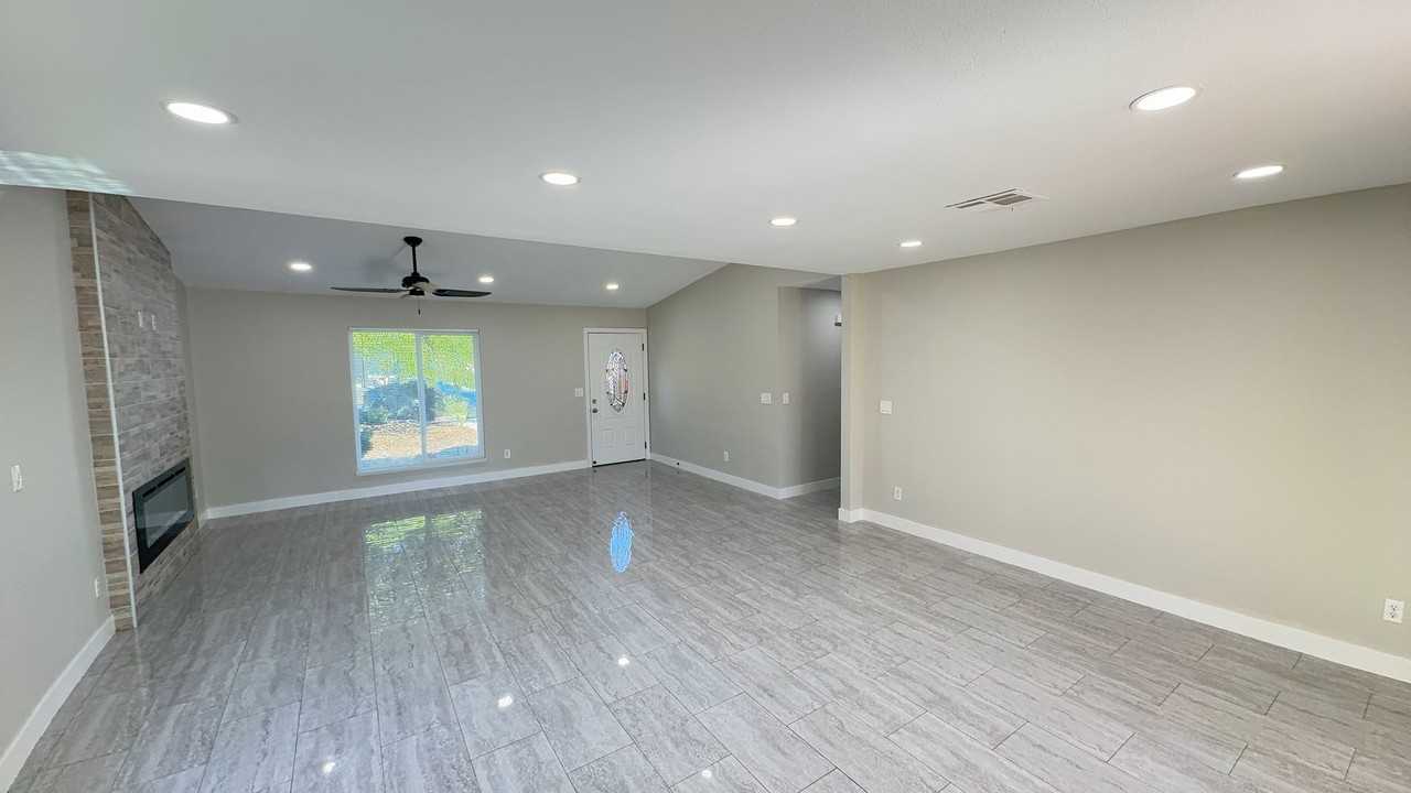 5828 Divers Cove Way - Photo 3 of 12