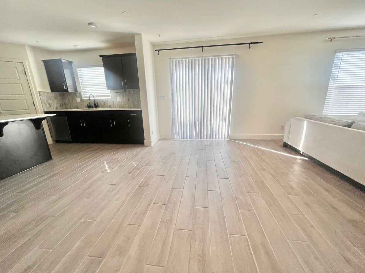 1602 Dodder Dr - Photo 5 of 27