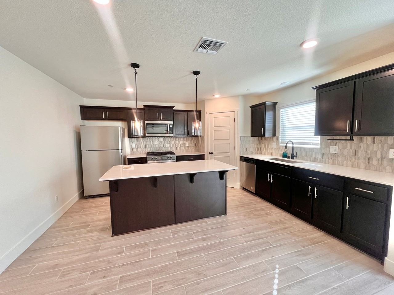 1602 Dodder Dr - Photo 6 of 27