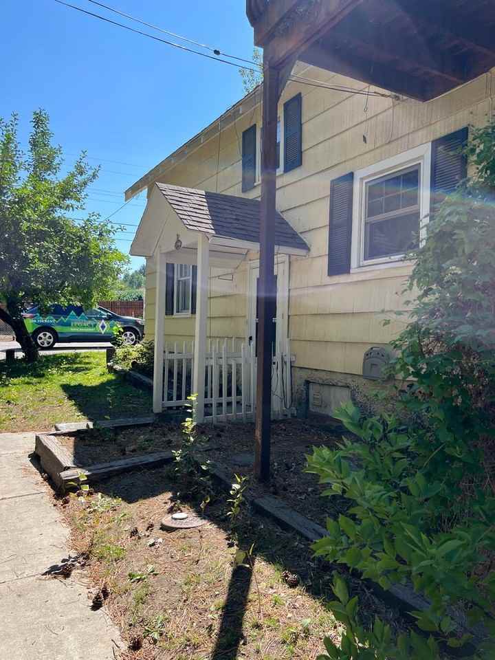 221 S 2nd E - Photo 6 of 50