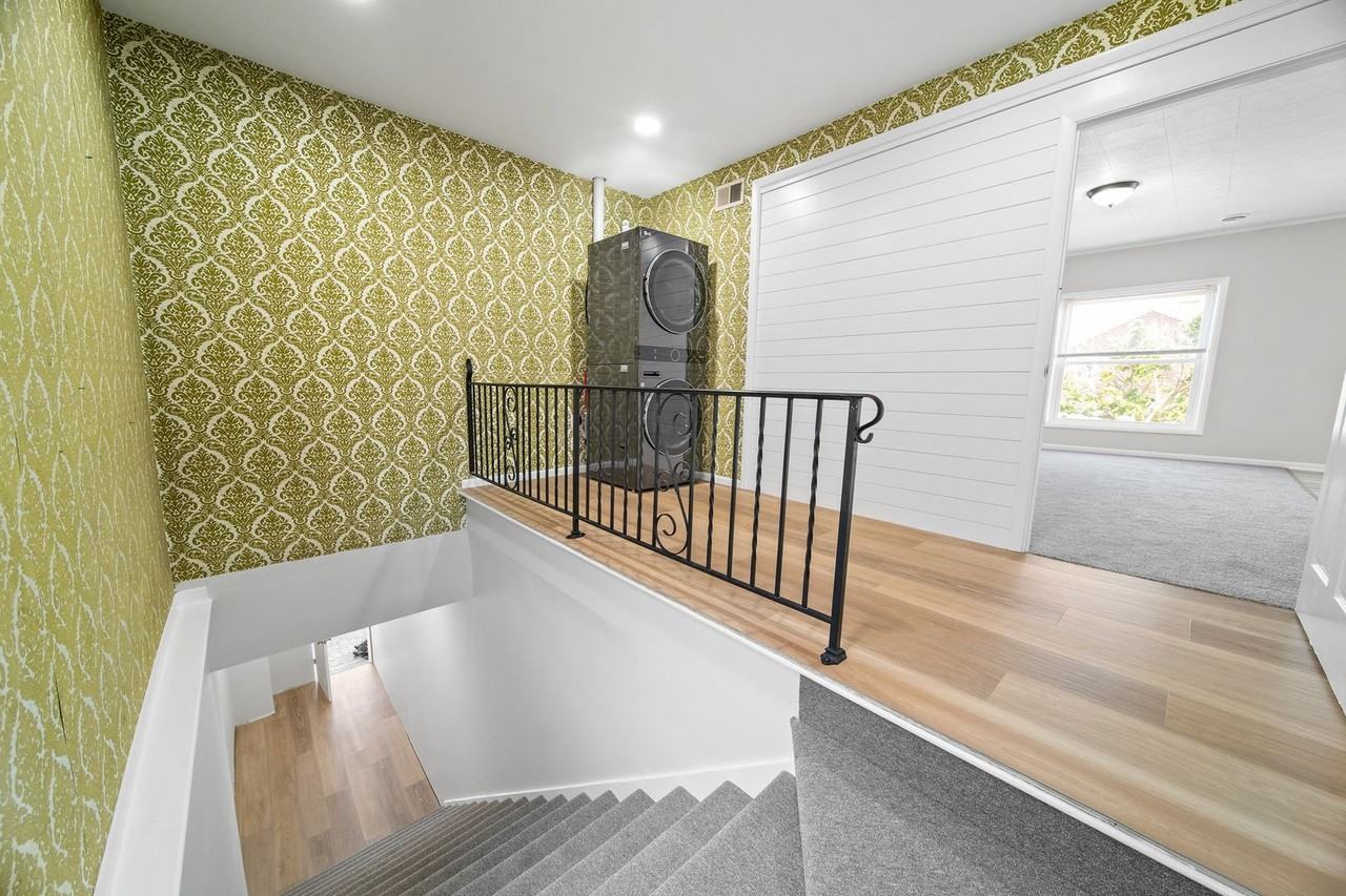 801 W 26th St - Photo 4 of 36