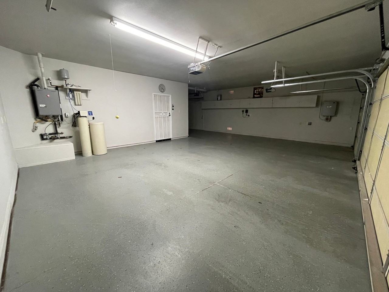 10151 S Universe Ave - Photo 3 of 39