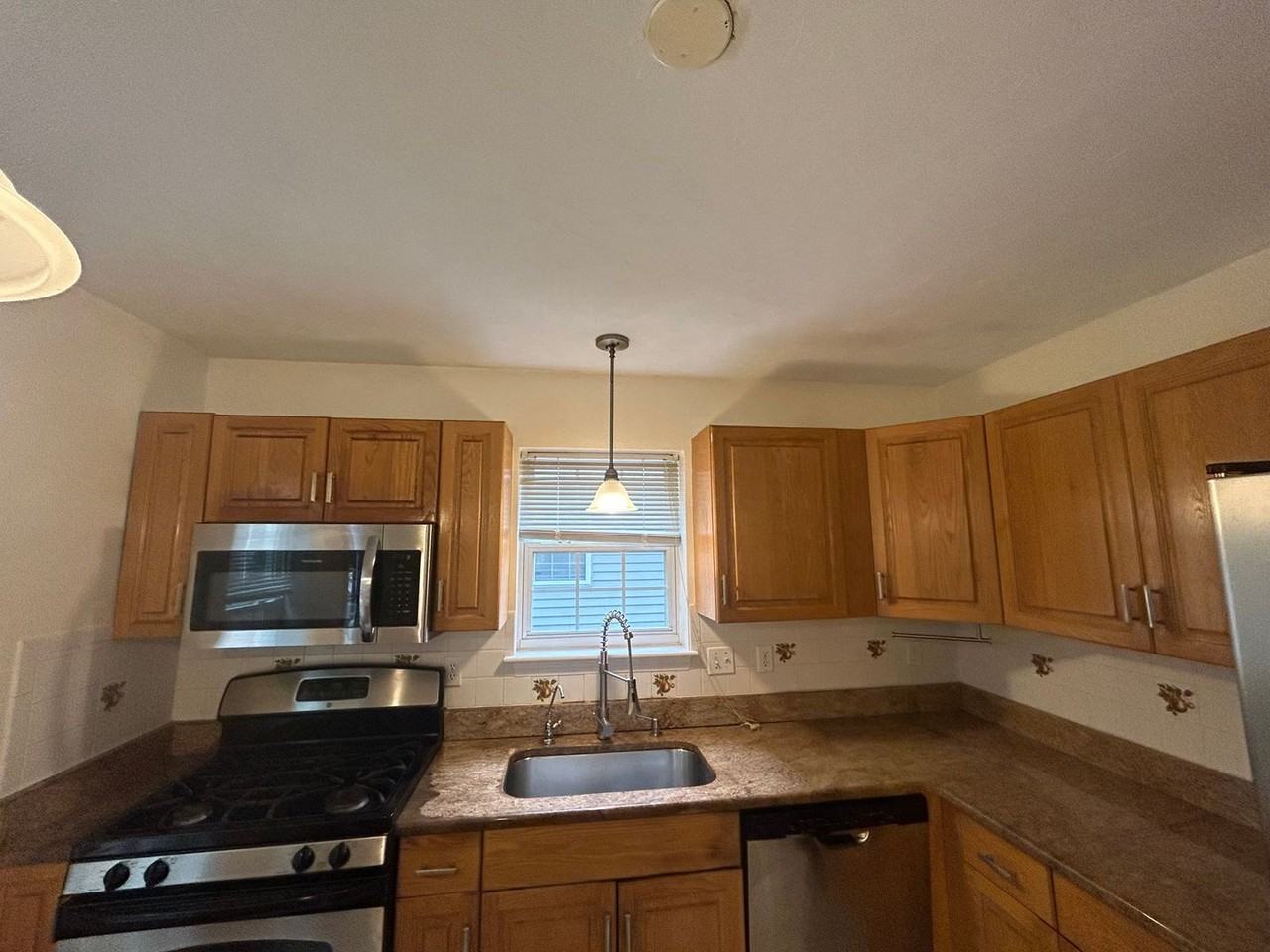 37 Violetwood Cir - Photo 3 of 19