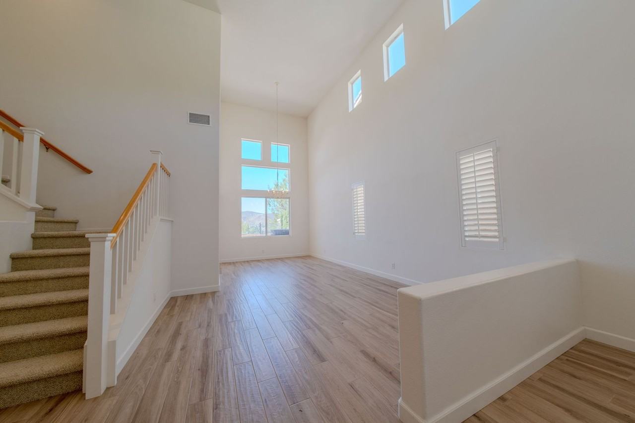 8715 E Foxhollow Dr - Photo 3 of 35